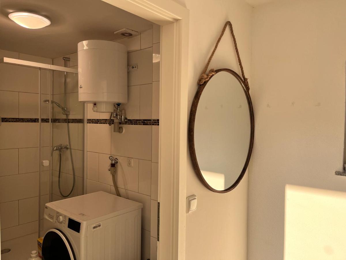 Shining In Apartament *