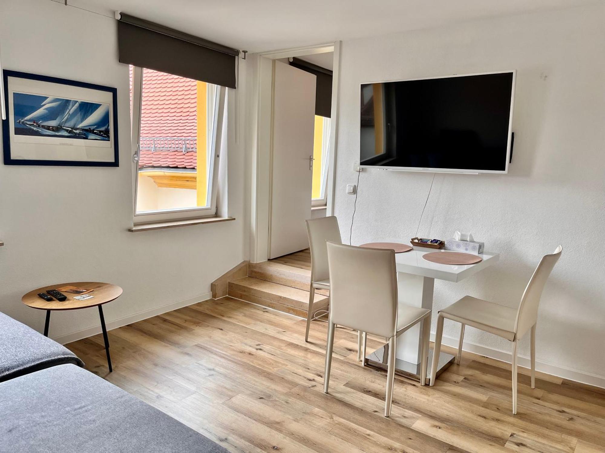 Apartament Shining In *