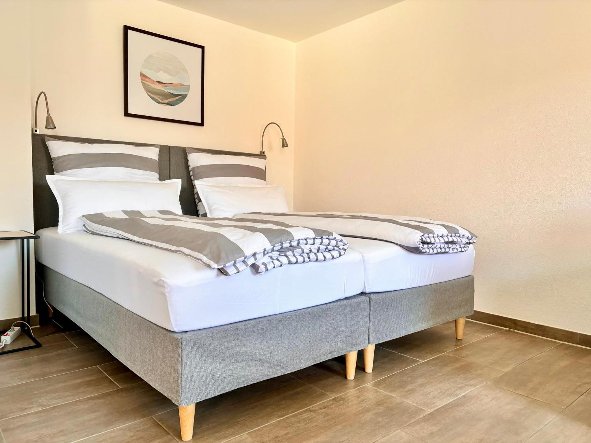 Apartament Shining In *
