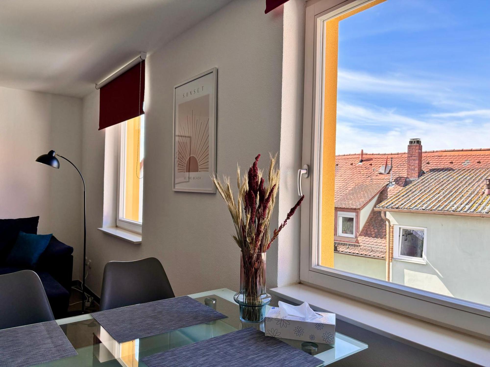 Shining In Apartament *